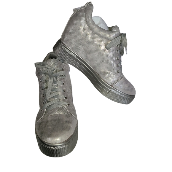 FOREVER 21 GIGGLE-03 SILVER LACE-UP WEDGES BNWB - Picture 2 of 5